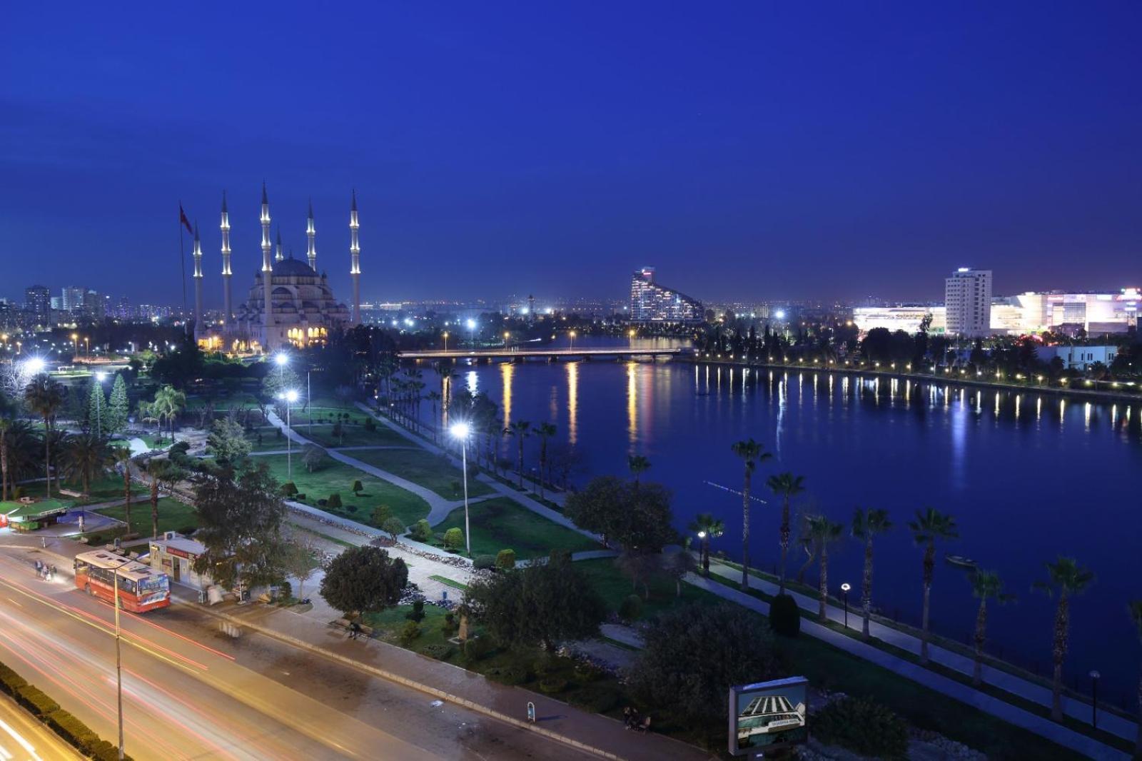 Adana Taskoeprue Hotel 外观 照片